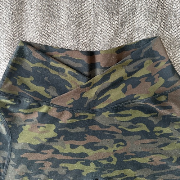 Alphalete Surface Power Camo Leggings - Picture 3 of 3